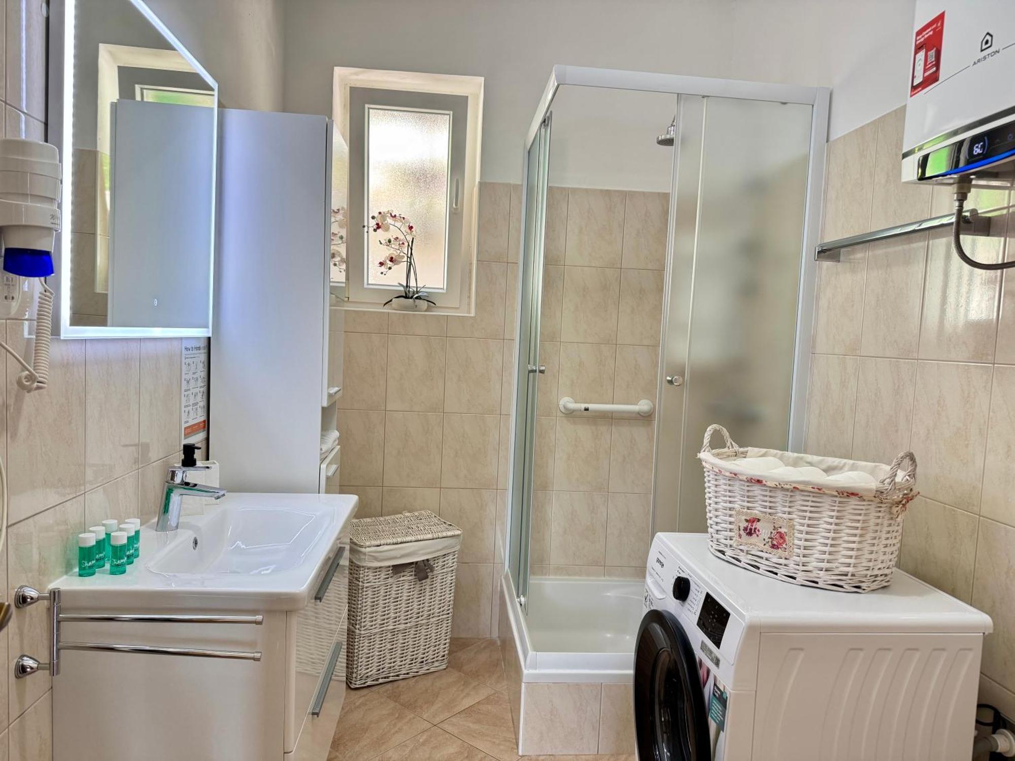 Holiday Home Lungo Mare 믈리니 외부 사진