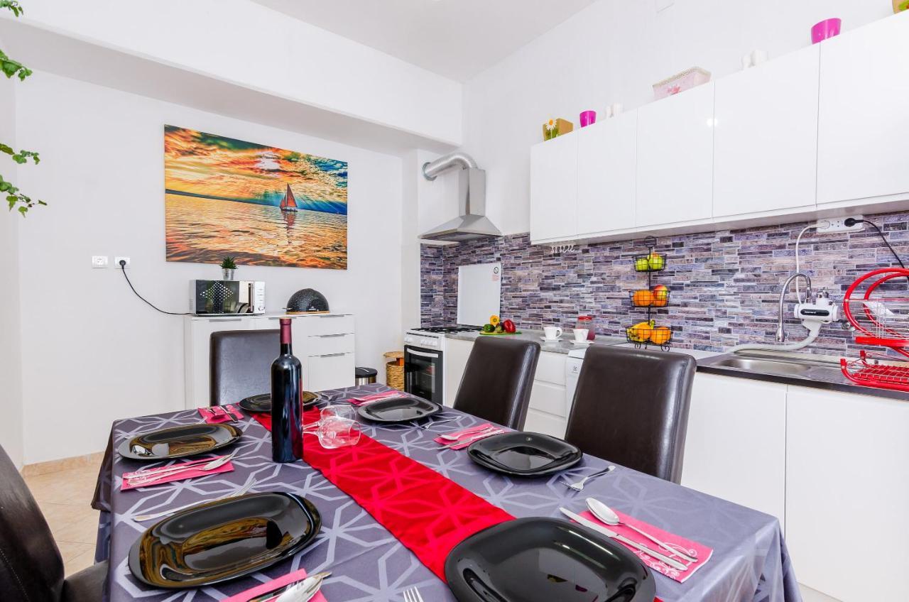 Holiday Home Lungo Mare 믈리니 외부 사진